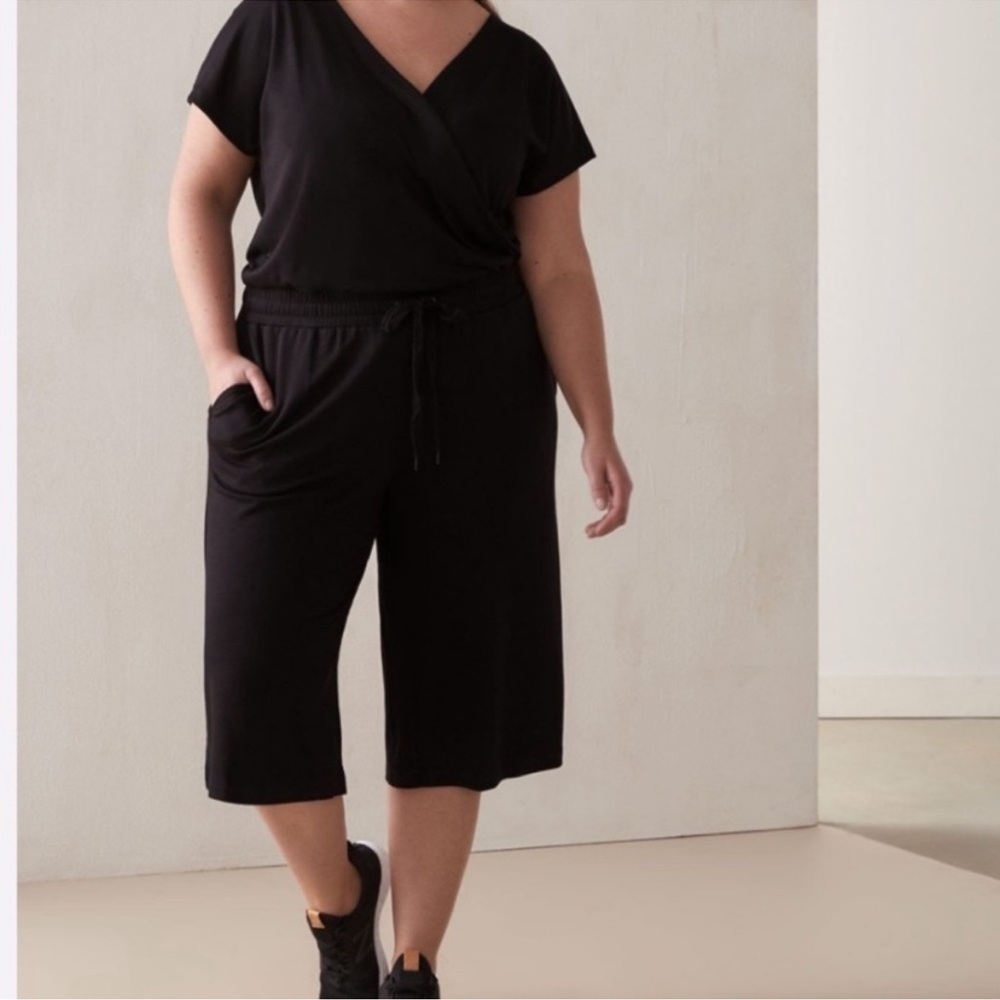 Pennington's Nola Activewear Wide Leg Cropped Jumpsuit Black Vneck Size 3x
